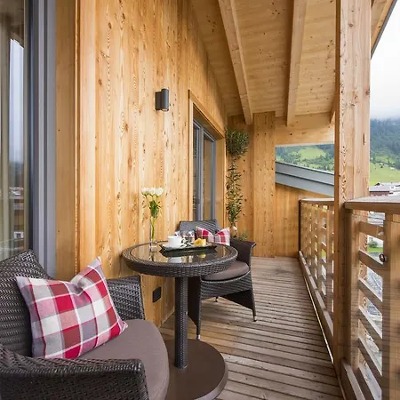 Laurus 4*